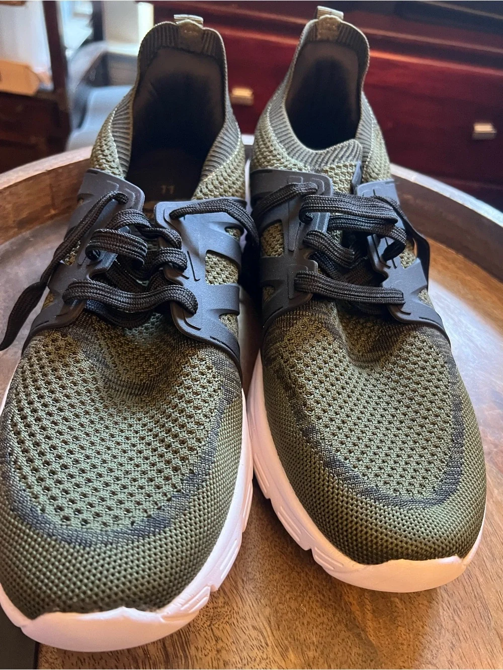 Men's Black Athletic Shoe (Size 11)